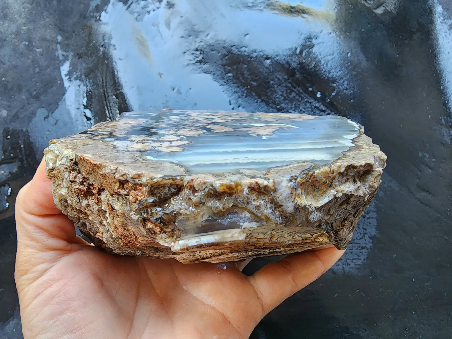 Waves on Agate