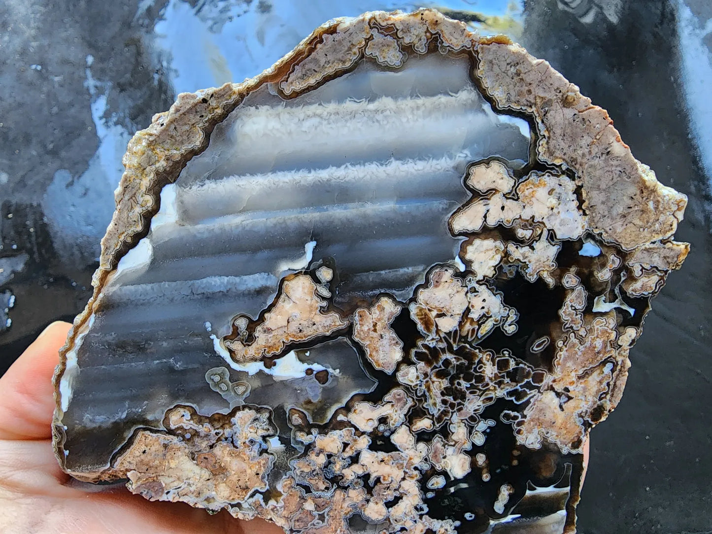 Waves on Agate