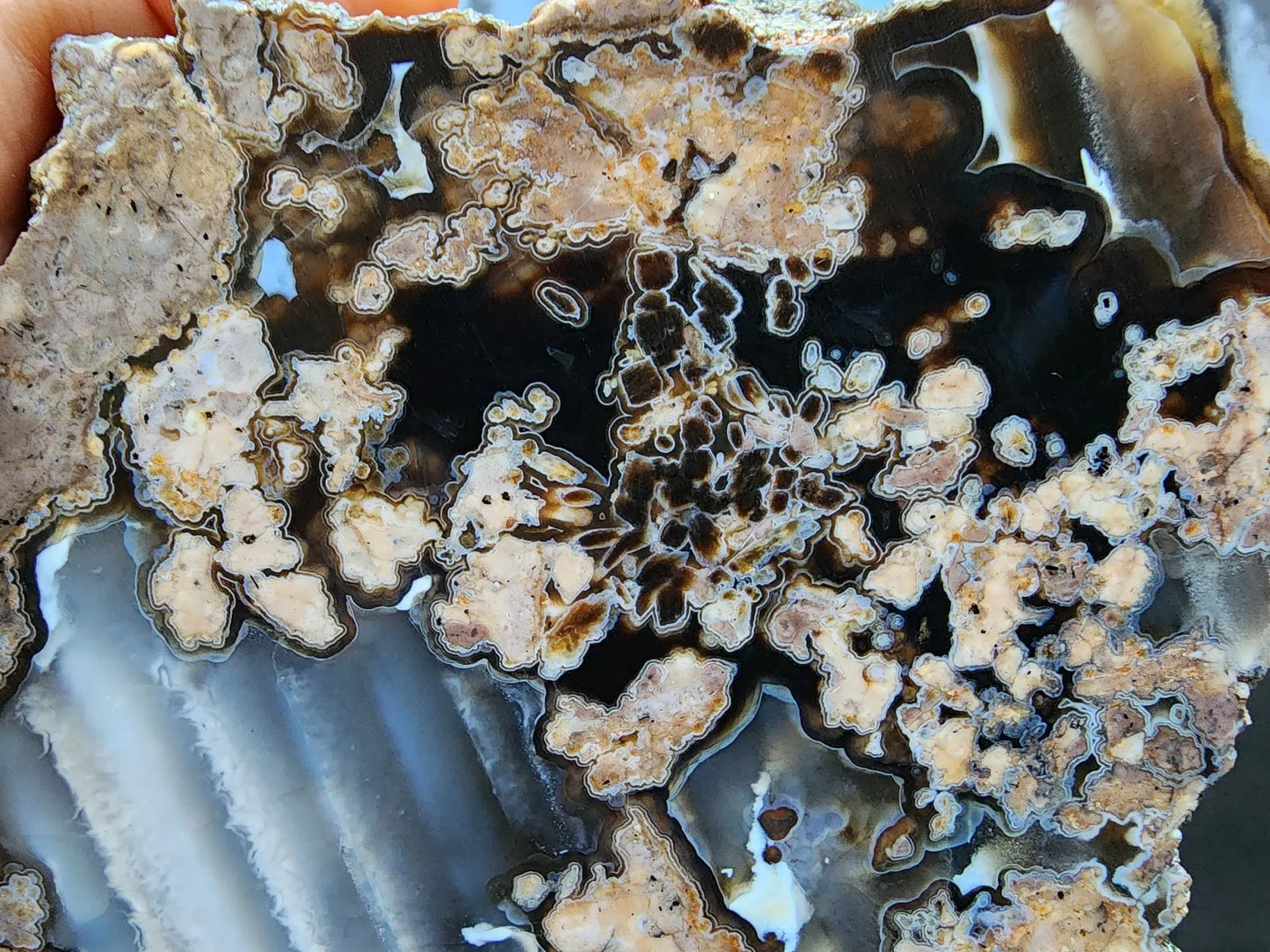 Waves on Agate