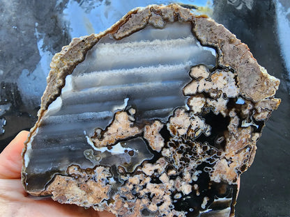 Waves on Agate